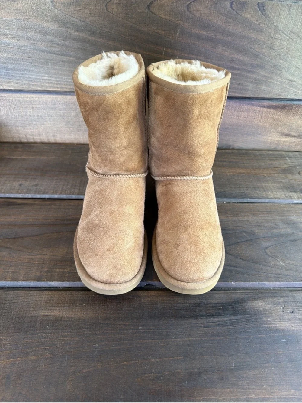 UGG Classic Short Chestnut Brown Suede Sheepskin Lined Boots Women Sz 8 Shearlin